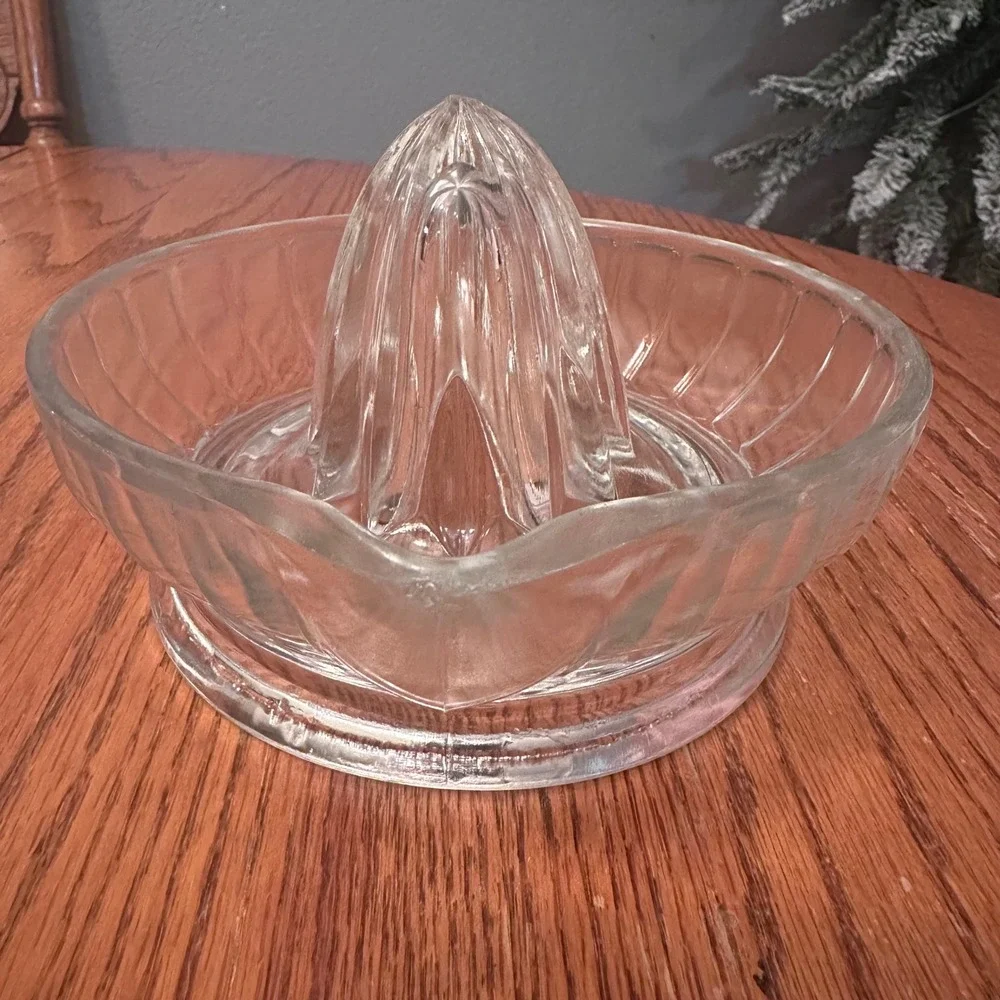 Vintage Glass Citrus Juicer Reamer Clear Excellent Starburst Base